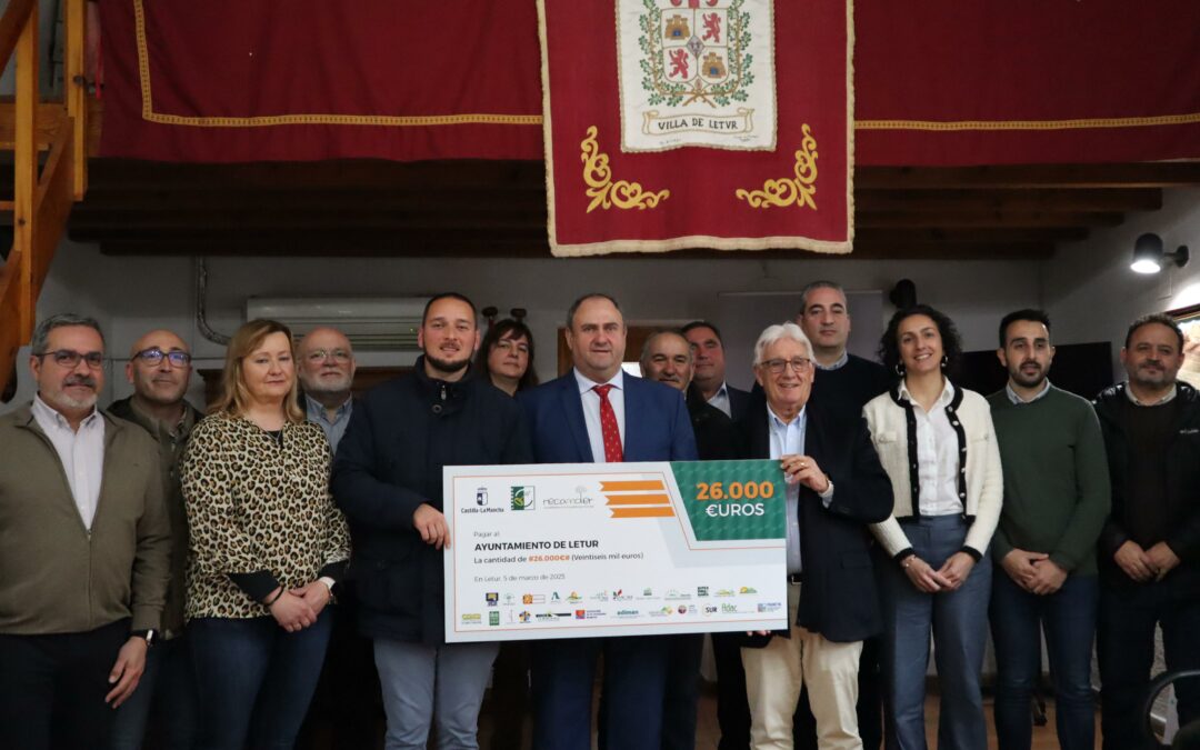 Recamder y 25 Grupos de Desarrollo Rural donan 26.000 euros a Letur para colaborar en su reconstrucción tras la DANA