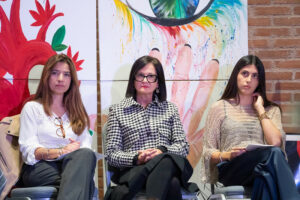 Paqui López junto a otras premiadas
