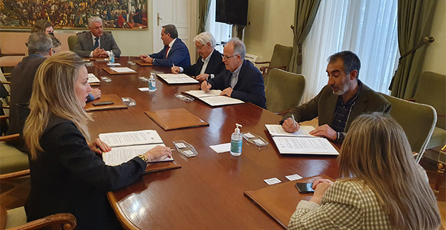Vega firma con los Grupos de Acción Local los convenios para ayudar a los pueblos a gestionar fondos europeos