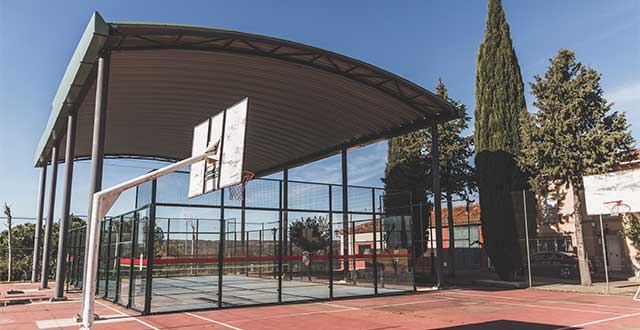 Mohernando cubre la pista de pádel municipal con ayudas LEADER