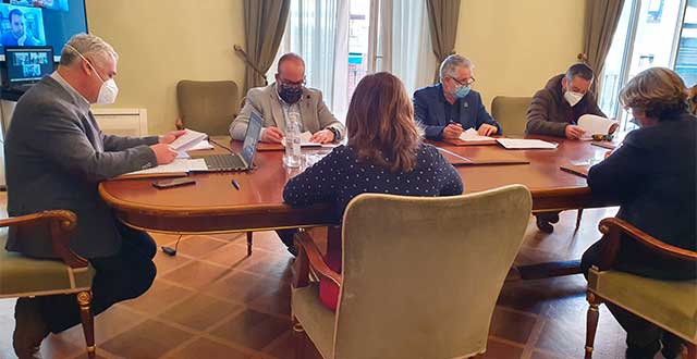 Los Grupos de Acción Local seguirán colaborando con la Diputación en la gestión de ayudas a negocios rurales y sector primario
