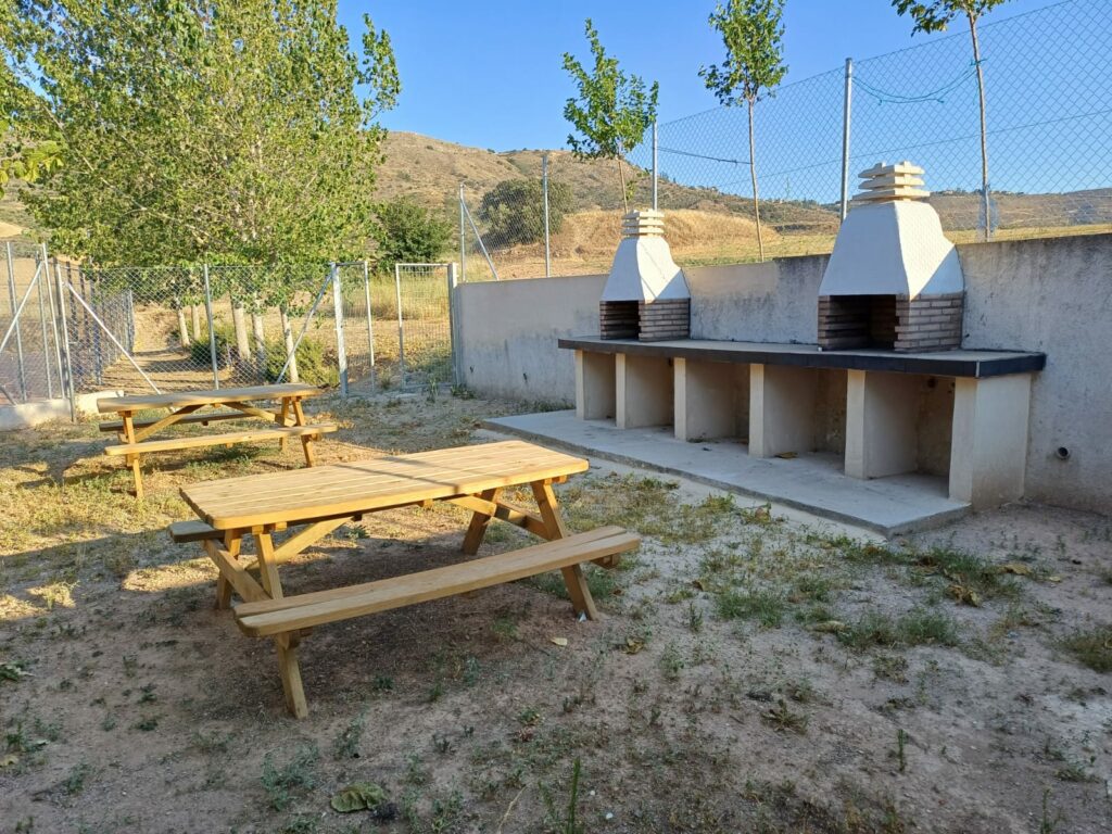 zona de barbacoa valdearenas

