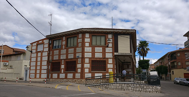 El Ayuntamiento de Yunquera de Henares firma el contrato para las obras del futuro Vivero de Empresas
